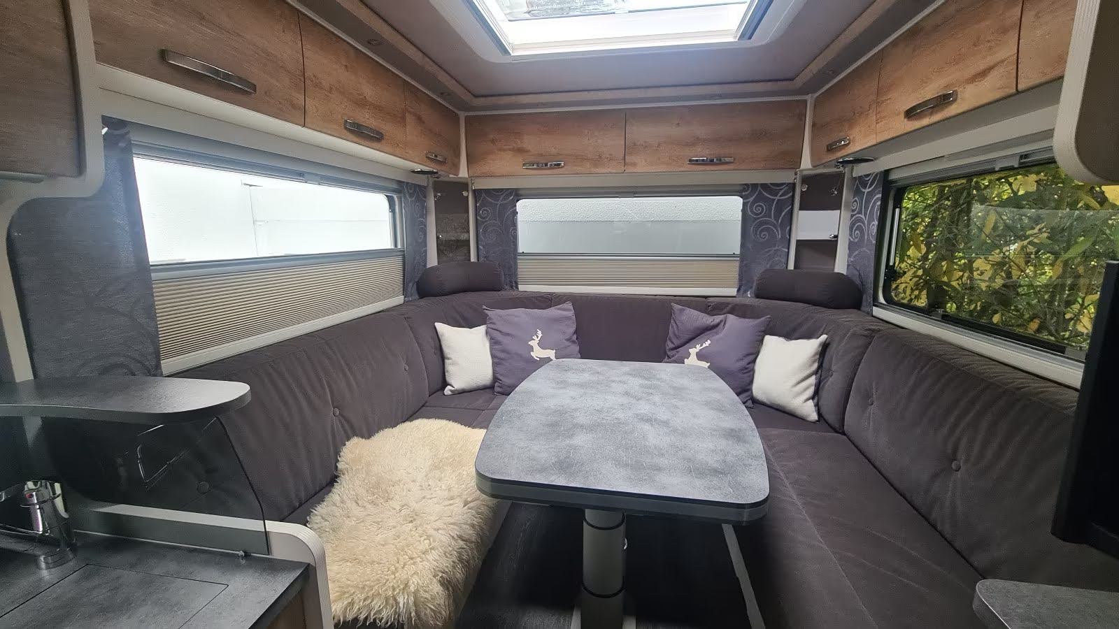 Sitzgruppe im Innenraum von Momo